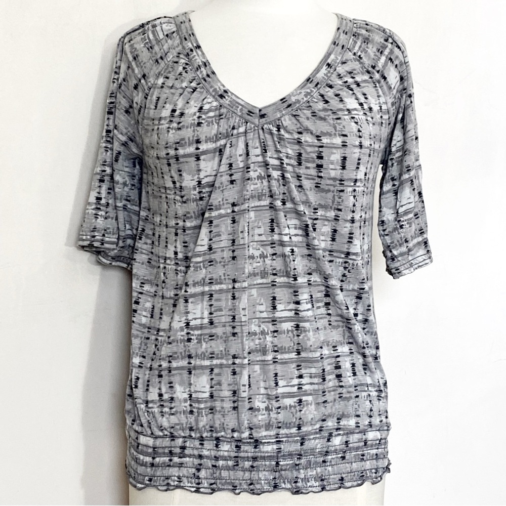 Mudd Gathered V-Neck Patterned Short Bell Sleeve Shirred Hem Women's Knit Top L